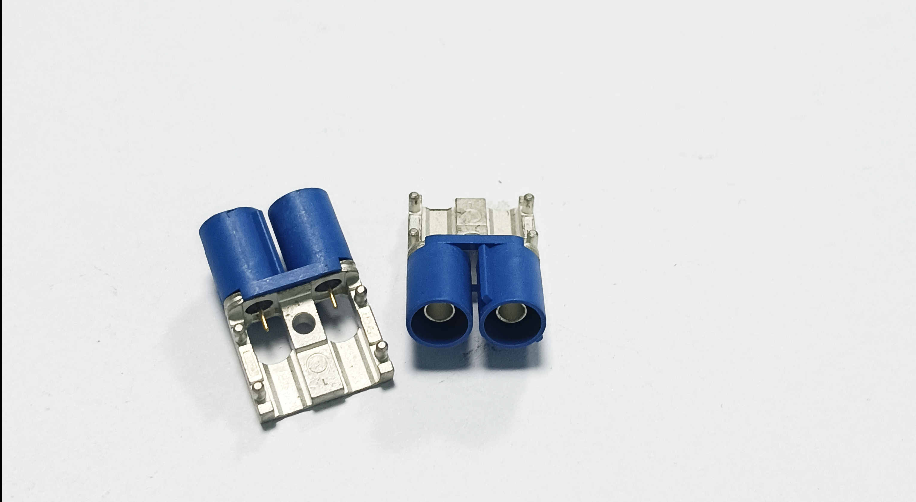 生產FAKRA連接器用什么機器？